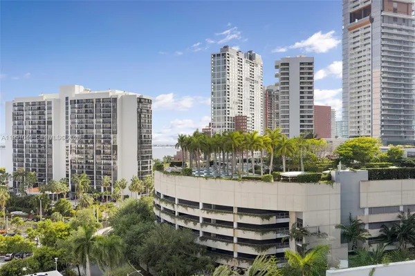 $3,400 | 218 Southeast 14th Street, Unit 1007, Miami, FL 33131