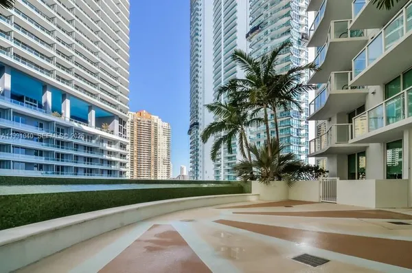 $3,300 | 218 Southeast 14th Street, Unit 1007, Miami, FL 33131