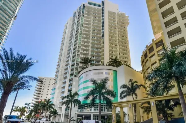 $3,300 | 218 Southeast 14th Street, Unit 1007, Miami, FL 33131