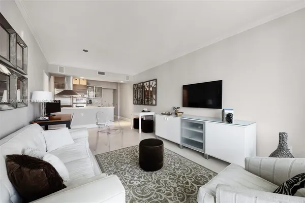 $3,300 | 218 Southeast 14th Street, Unit 1007, Miami, FL 33131