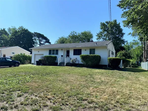 $507,500 | 617 Freeman Avenue, Brentwood, NY 11717