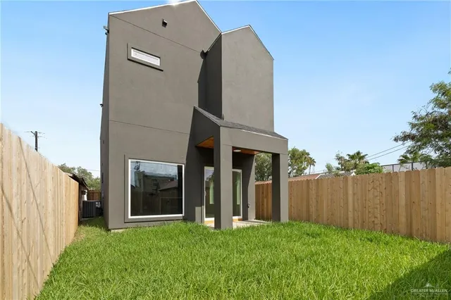 a view of a back yard of the house