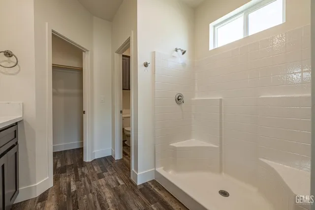 a bathroom with a tub