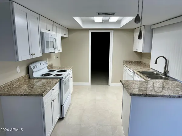 $1,820 | 4009 West Navajo Drive, Phoenix, AZ 85051
