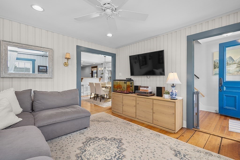 33 Pleasant Street Hopkinton, MA 01748 - Photo 15 of 39
