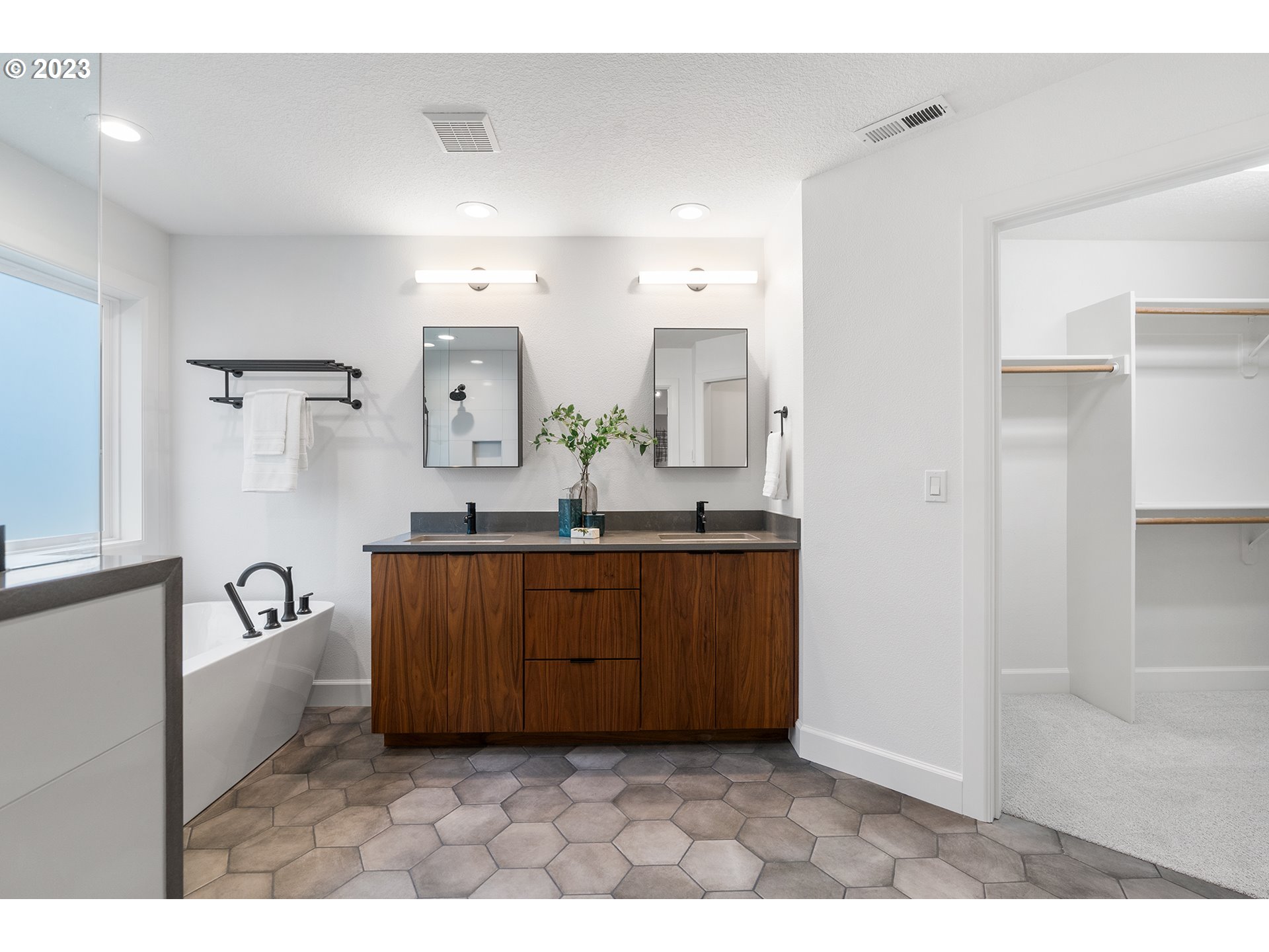 95 Southwest 167th Avenue Beaverton, OR 97006 - Photo 31 of 45