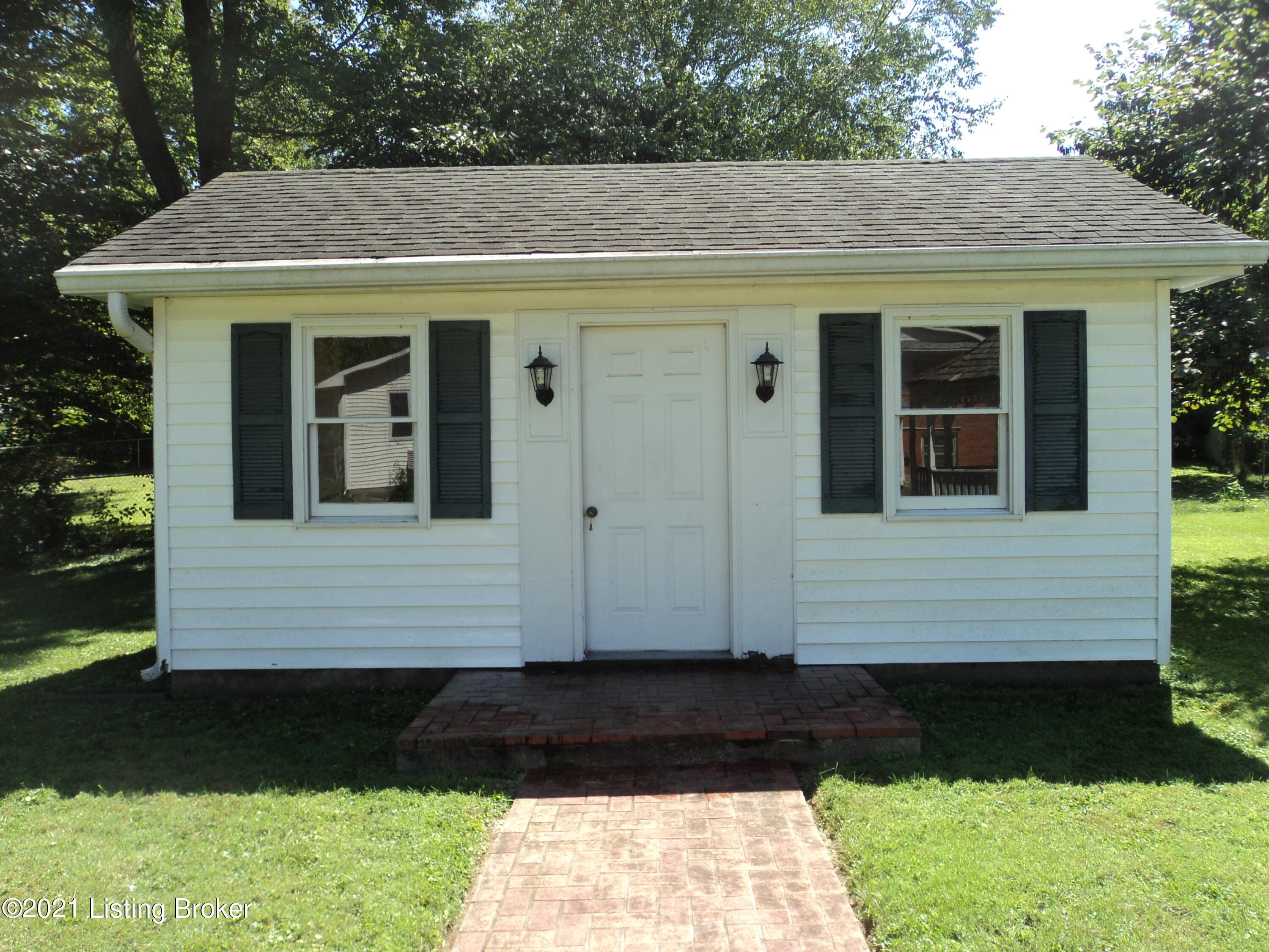 1860 Lynn Lea Road Louisville, KY 40216 - Photo 30 of 38 Outbuilding with Electricity Perfect for an Office, Playhouse, Etc.