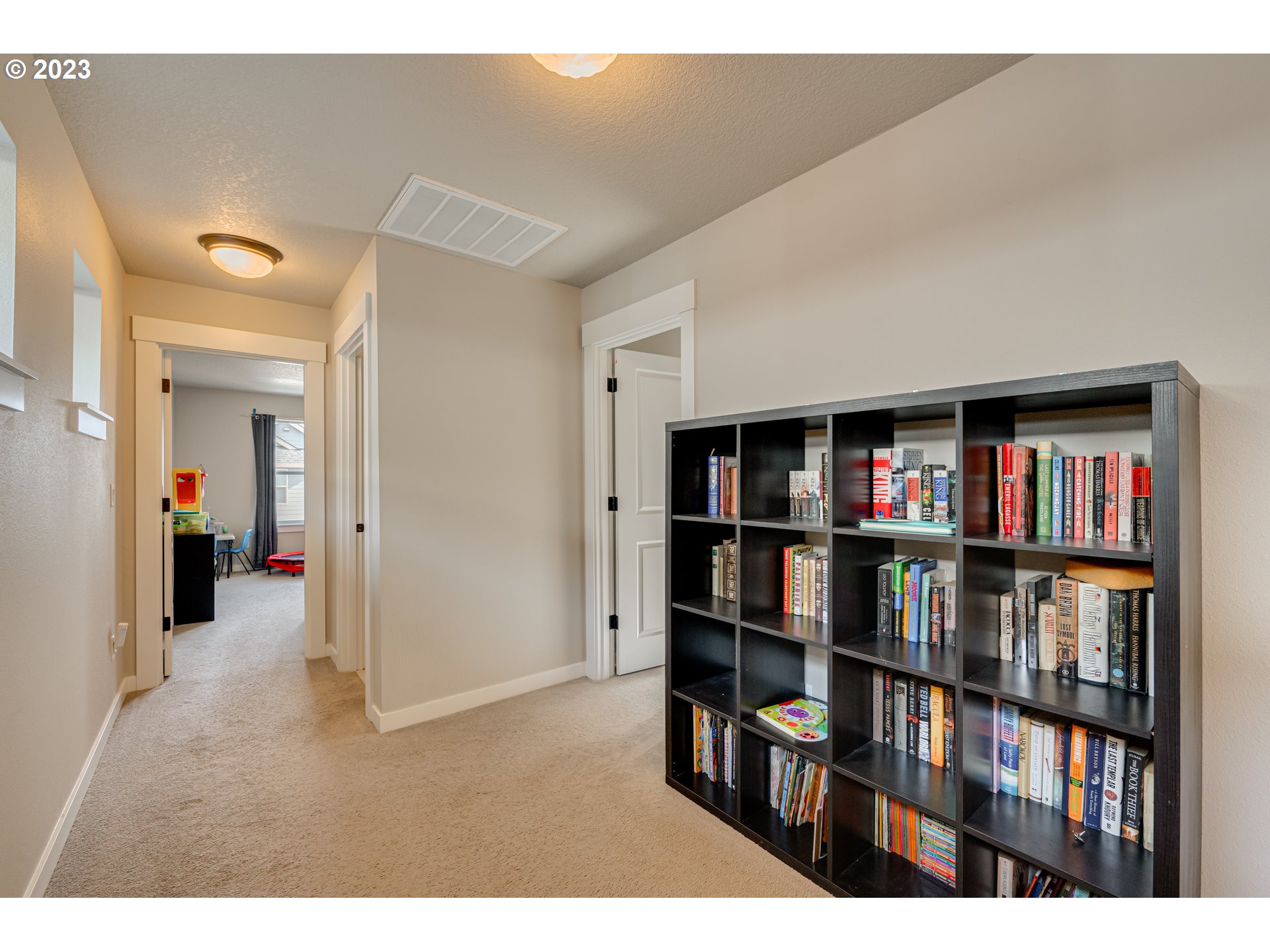 7138 South Ridge Way Ridgefield, WA 98642 - Photo 15 of 25 Hallway
