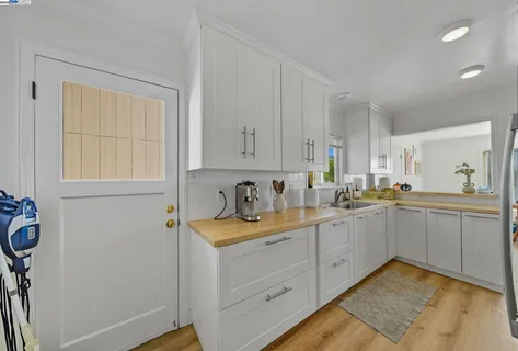 $1,498,000 | 17 Prospect Drive, San Rafael, CA 94901