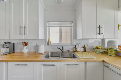 $1,498,000 | 17 Prospect Drive, San Rafael, CA 94901