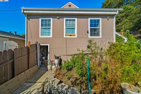 $1,498,000 | 17 Prospect Drive, San Rafael, CA 94901