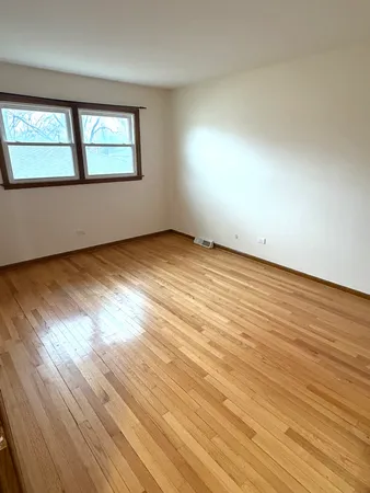 $3,600 | 1814 Holly Avenue, Darien, IL 60561