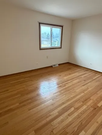 $3,600 | 1814 Holly Avenue, Darien, IL 60561