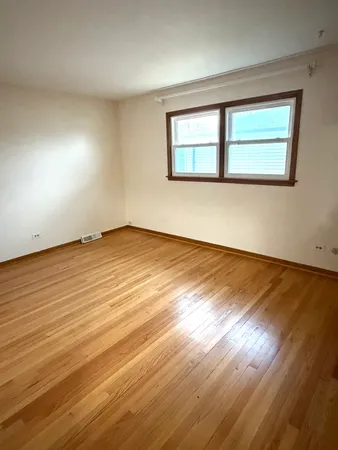 $3,600 | 1814 Holly Avenue, Darien, IL 60561