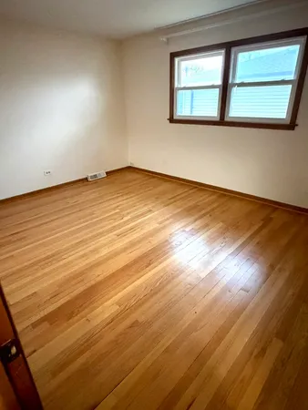$3,600 | 1814 Holly Avenue, Darien, IL 60561