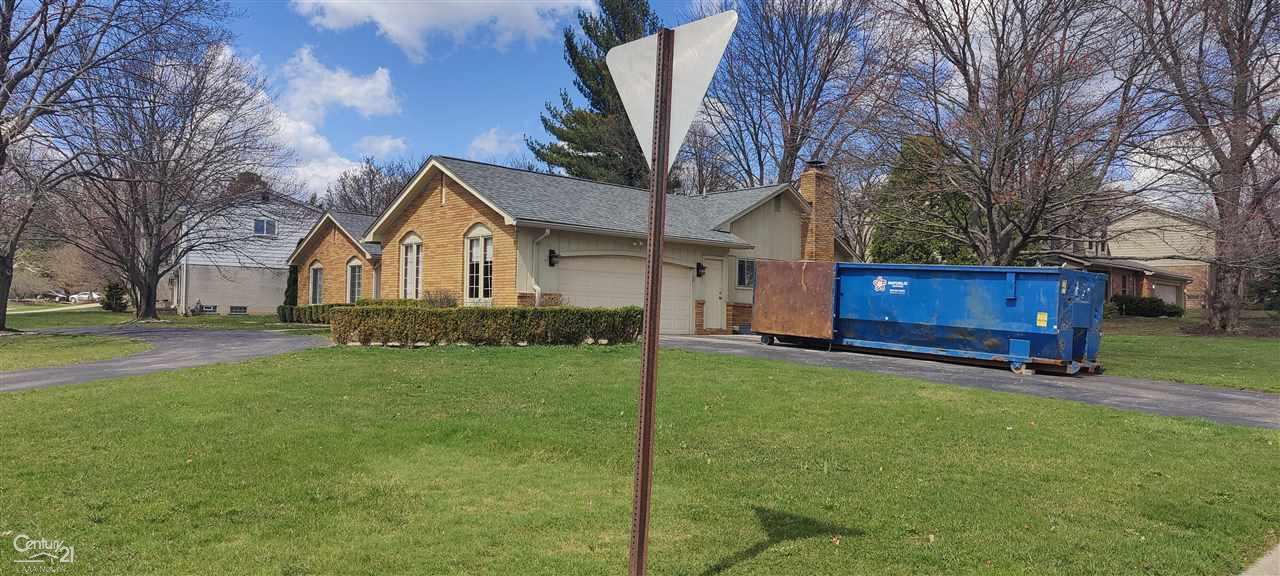 29910 High Valley Road Farmington, MI 48331 - Photo 4 of 34