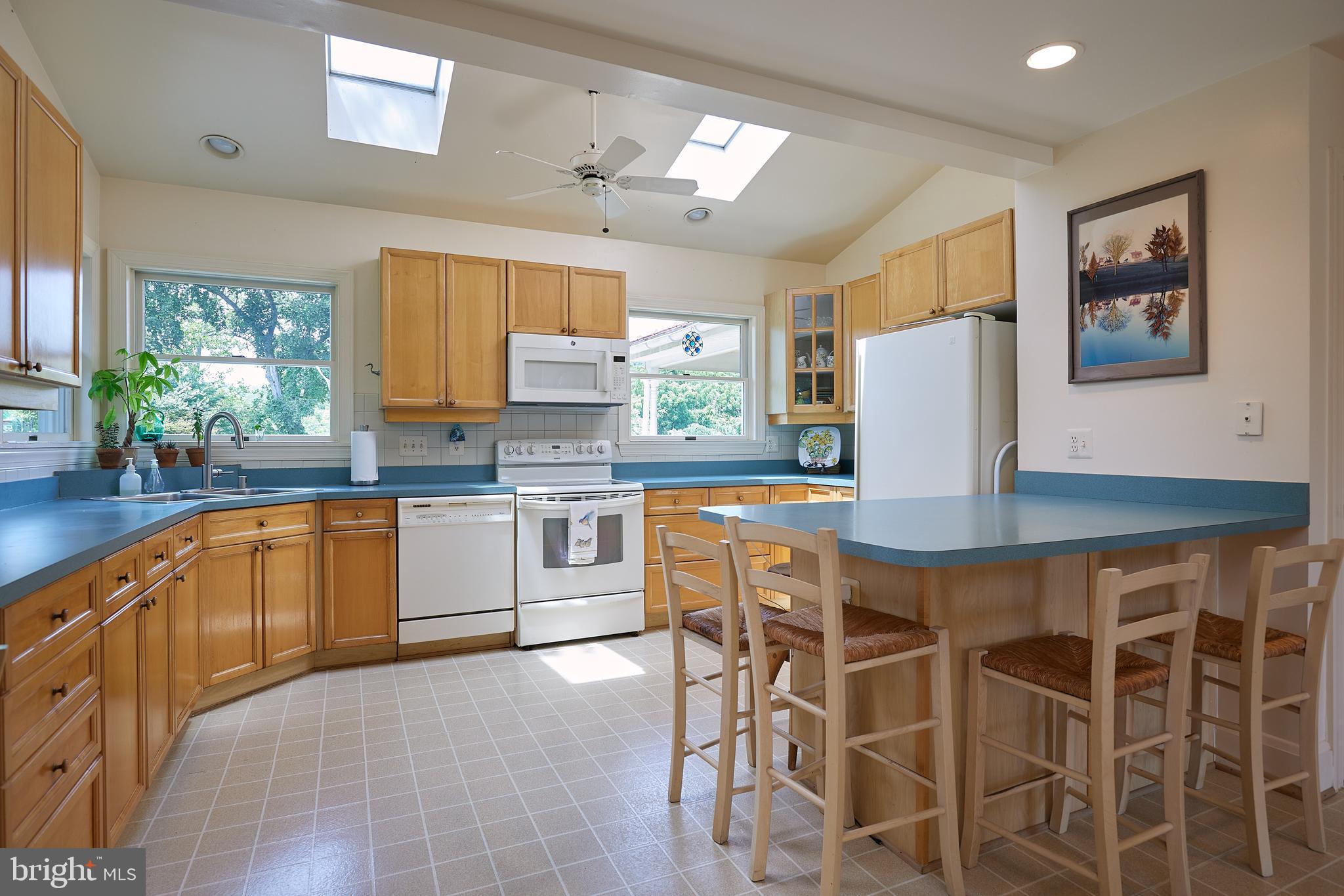 19100 Barnesville Road Barnesville, MD 20838 - Photo 40 of 70 Spacious bright kitchen