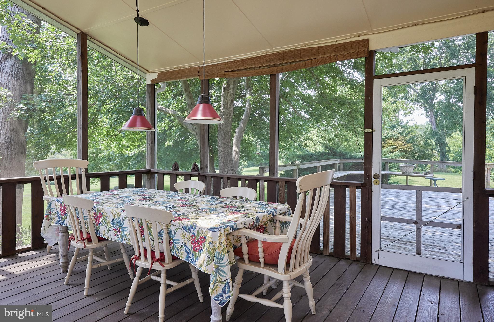 19100 Barnesville Road Barnesville, MD 20838 - Photo 49 of 70 Eating area - screened porch