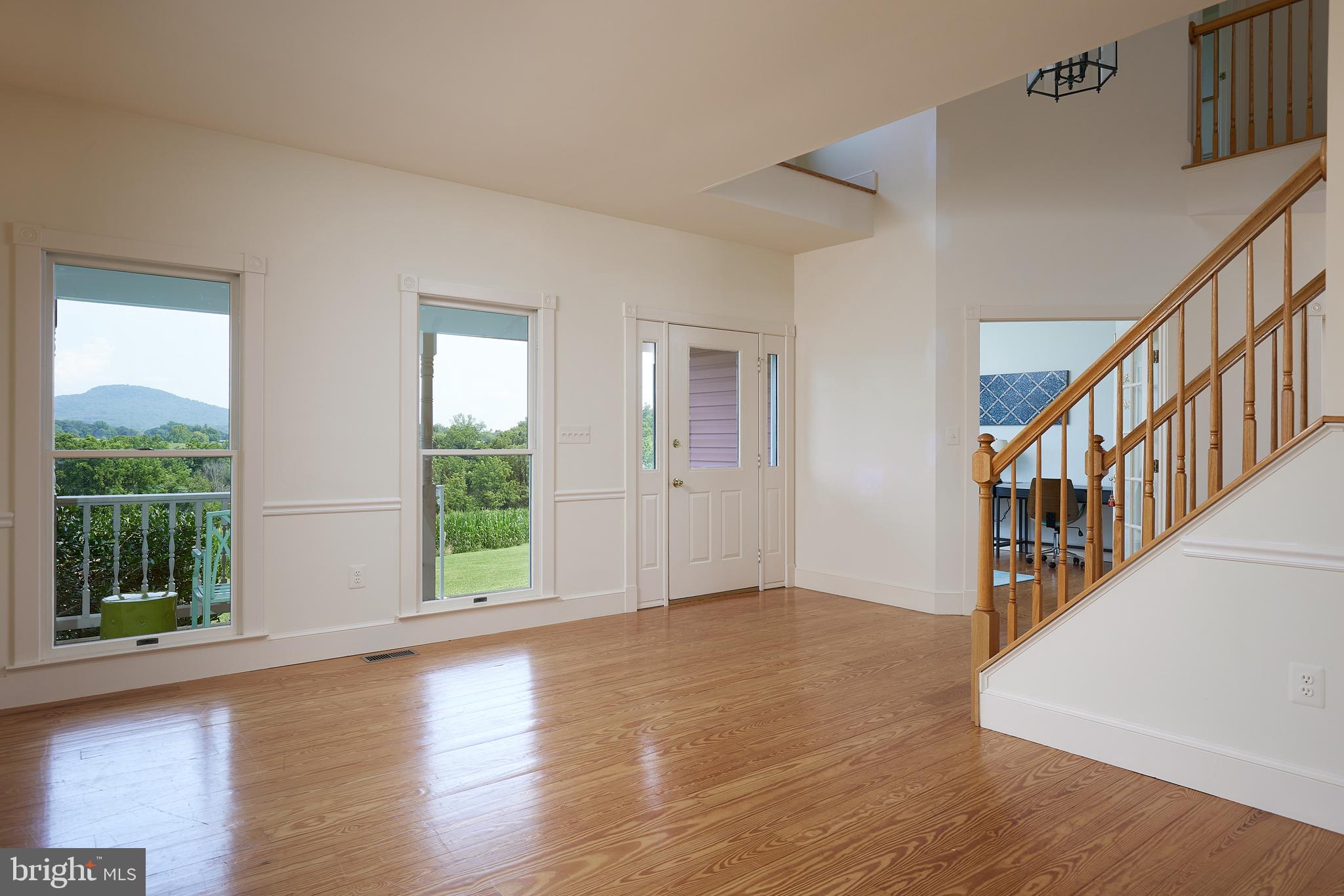 19100 Barnesville Road Barnesville, MD 20838 - Photo 6 of 70 Foyer