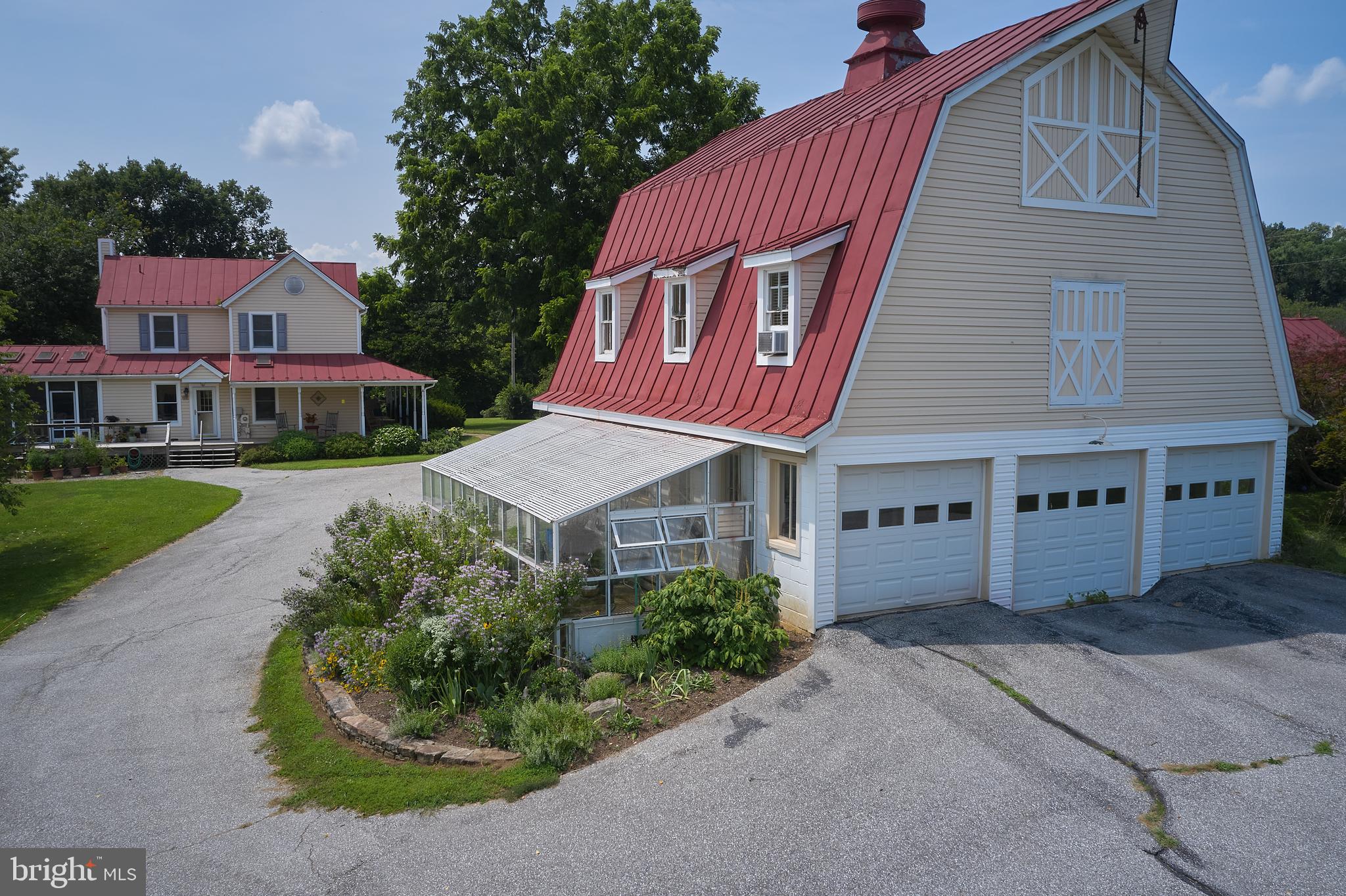 19100 Barnesville Road Barnesville, MD 20838 - Photo 54 of 70 Garage and upper level apartment