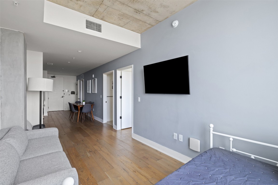 48 East Avenue, Unit 2405 Austin, TX 78701 - Photo 13 of 40 a living room with furniture and a flat screen tv