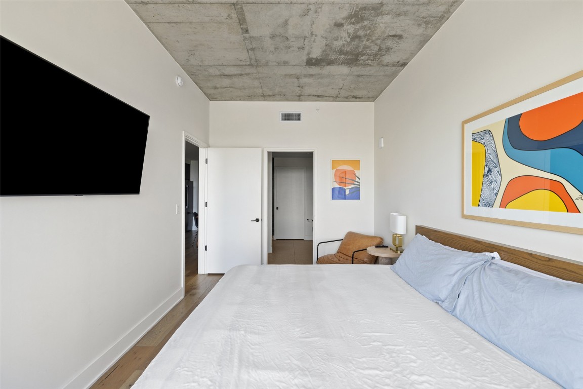 48 East Avenue, Unit 2405 Austin, TX 78701 - Photo 18 of 40 a bedroom with a bed and flat screen tv