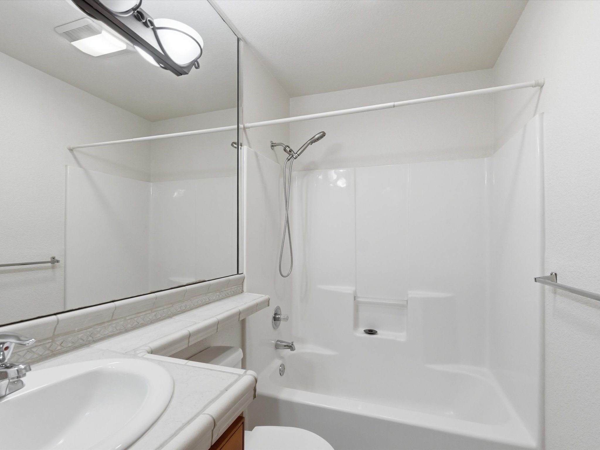 2210 Miguel Chavez Road, Unit 411 Santa Fe, NM 87505 - Photo 31 of 59 The second bathroom located upstairs