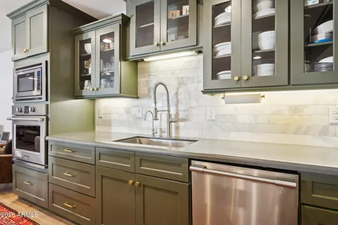 $1,835,000 | 3021 North 47th Place, Phoenix, AZ 85018