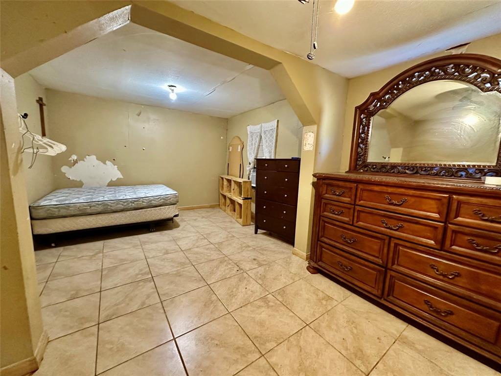 1314 Old Country Road Moody, TX 76557 - Photo 6 of 12 a bedroom with a bed and a dresser