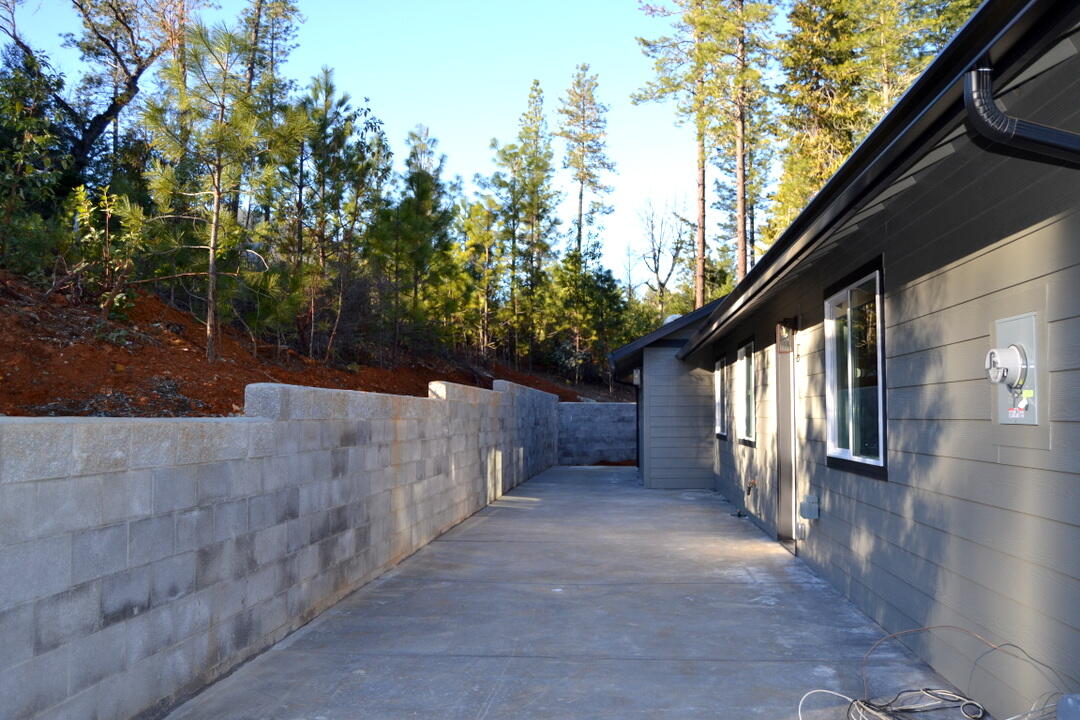 274 Rockinghorse Drive Grants Pass, OR 97527 - Photo 2 of 28 RV Parking