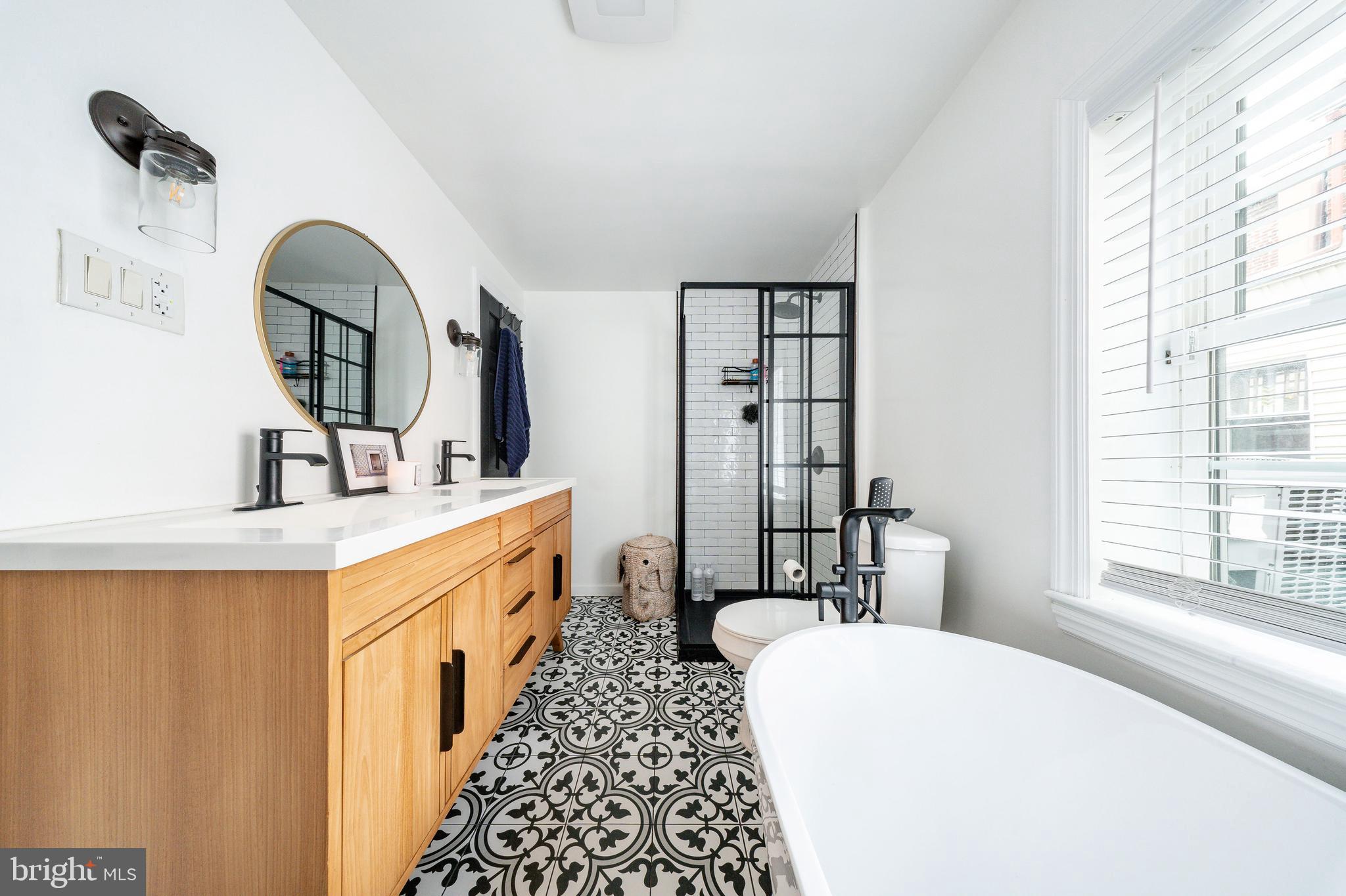 114 Monroe Street Philadelphia, PA 19147 - Photo 18 of 36 Bathroom 1