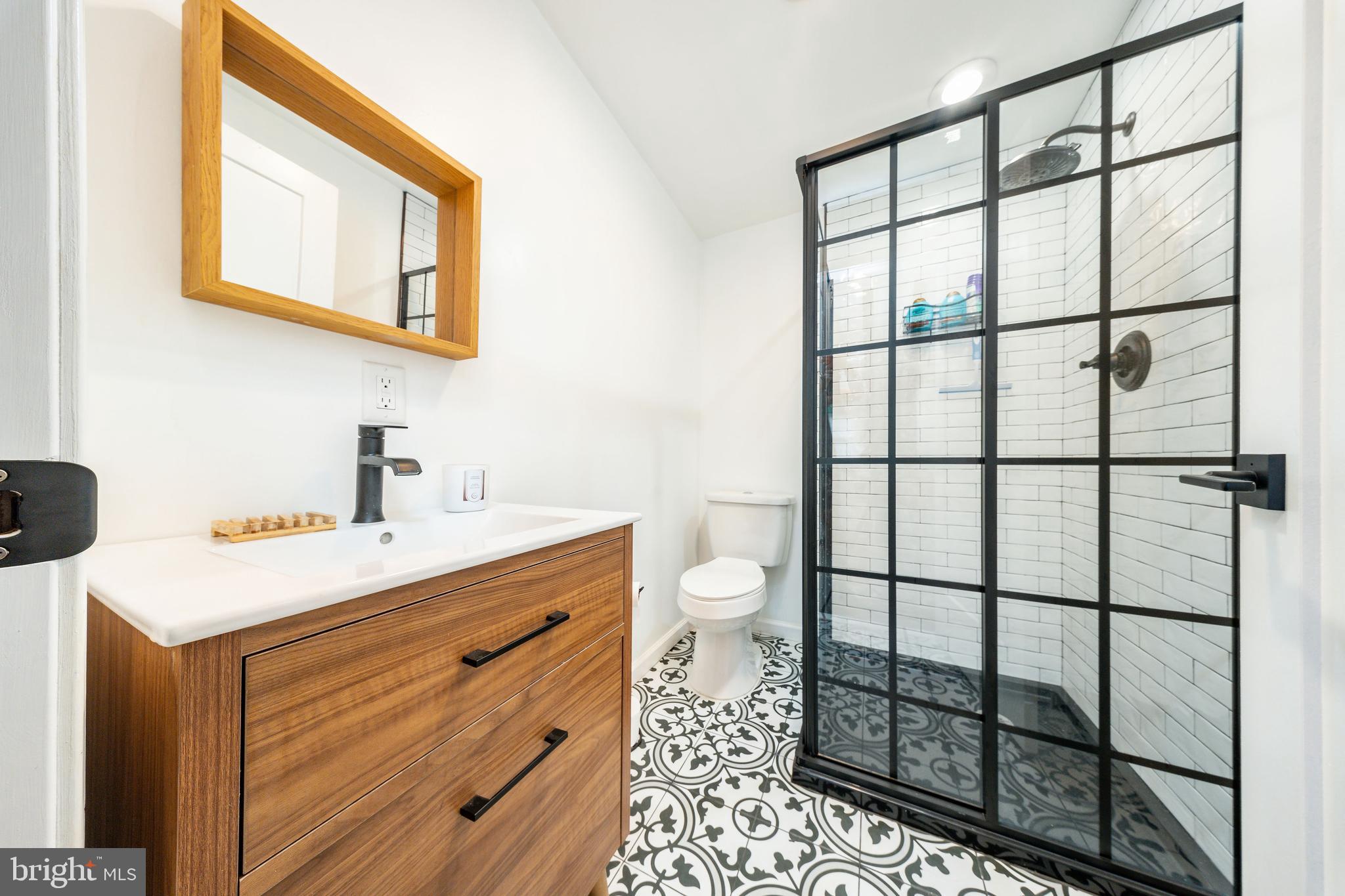 114 Monroe Street Philadelphia, PA 19147 - Photo 24 of 36 Bathroom 2