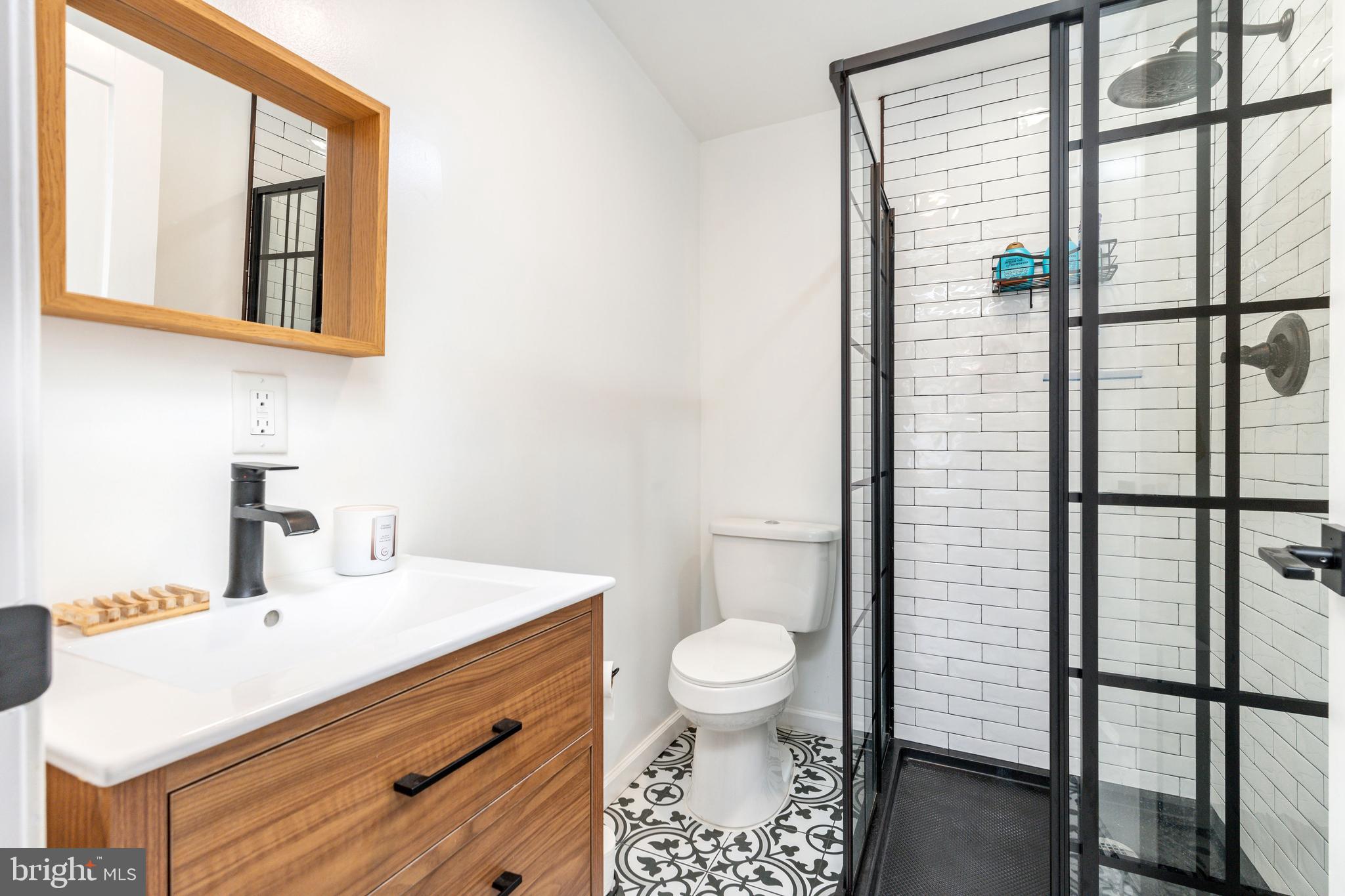 114 Monroe Street Philadelphia, PA 19147 - Photo 26 of 36 Bathroom 2