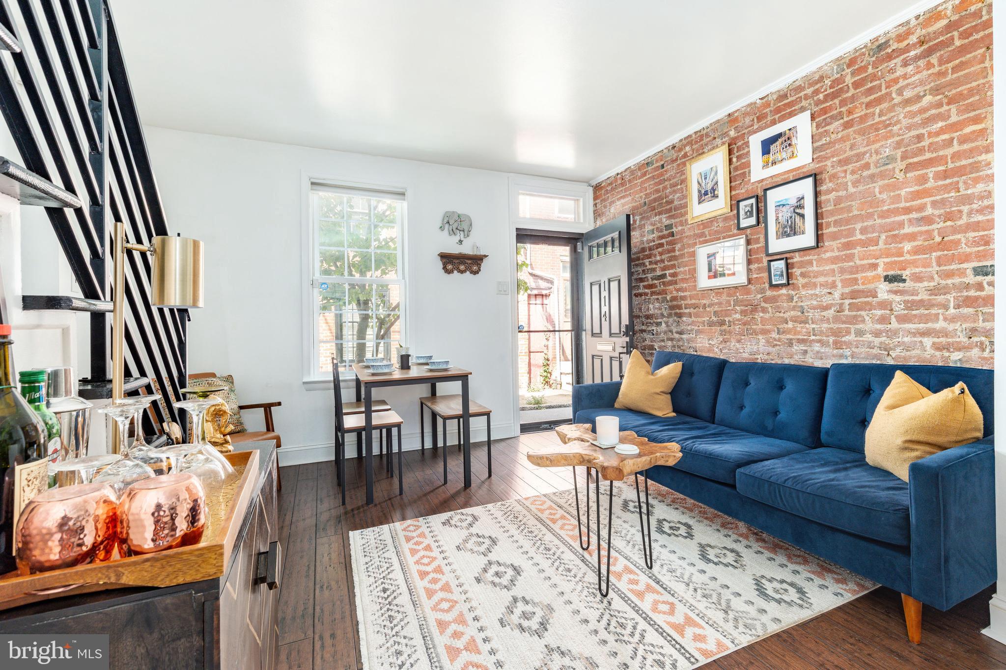 114 Monroe Street Philadelphia, PA 19147 - Photo 6 of 36 Living Room
