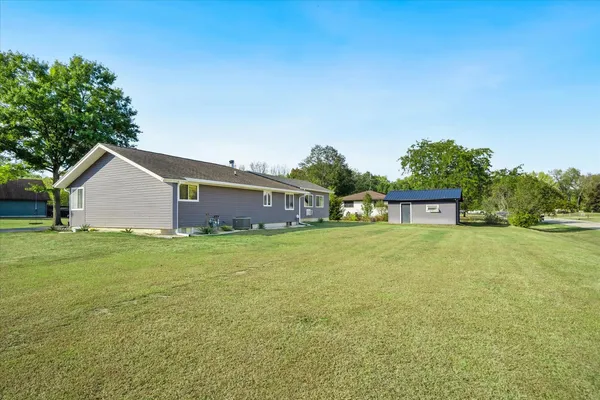 $330,000 | 750 Forest Park Drive, Dixon, IL 61021