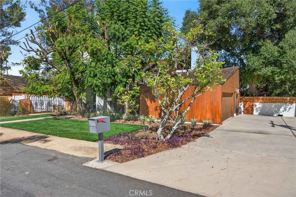 2023 Arroyo Drive Riverside, CA 92506 - Photo 12 of 75