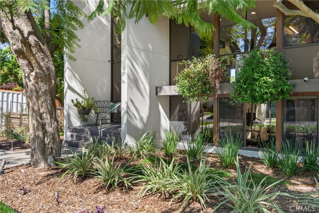 2023 Arroyo Drive Riverside, CA 92506 - Photo 5 of 75