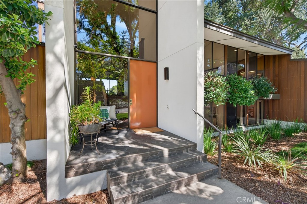 2023 Arroyo Drive Riverside, CA 92506 - Photo 7 of 75