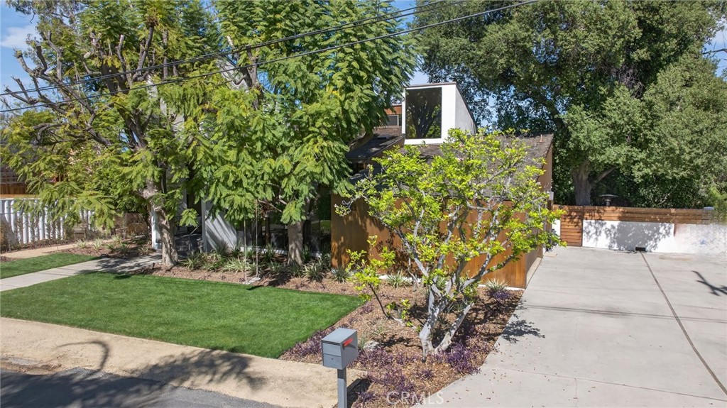 2023 Arroyo Drive Riverside, CA 92506 - Photo 9 of 75