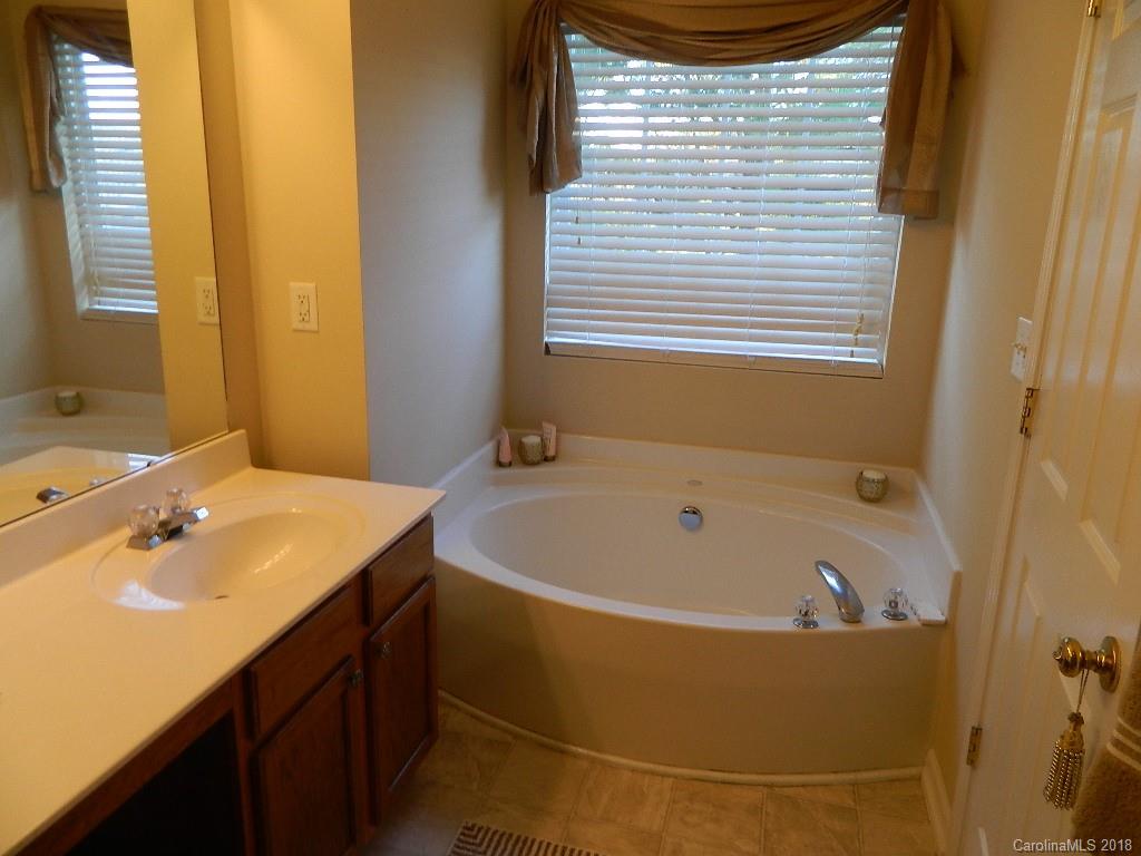 3240 Barons Court Road, Unit 10 Charlotte, NC 28213 - Photo 17 of 22 Gallery Image 17