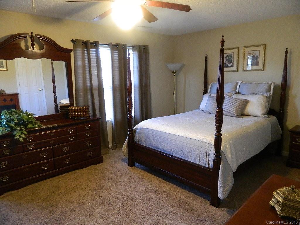 3240 Barons Court Road, Unit 10 Charlotte, NC 28213 - Photo 19 of 22 Gallery Image 19