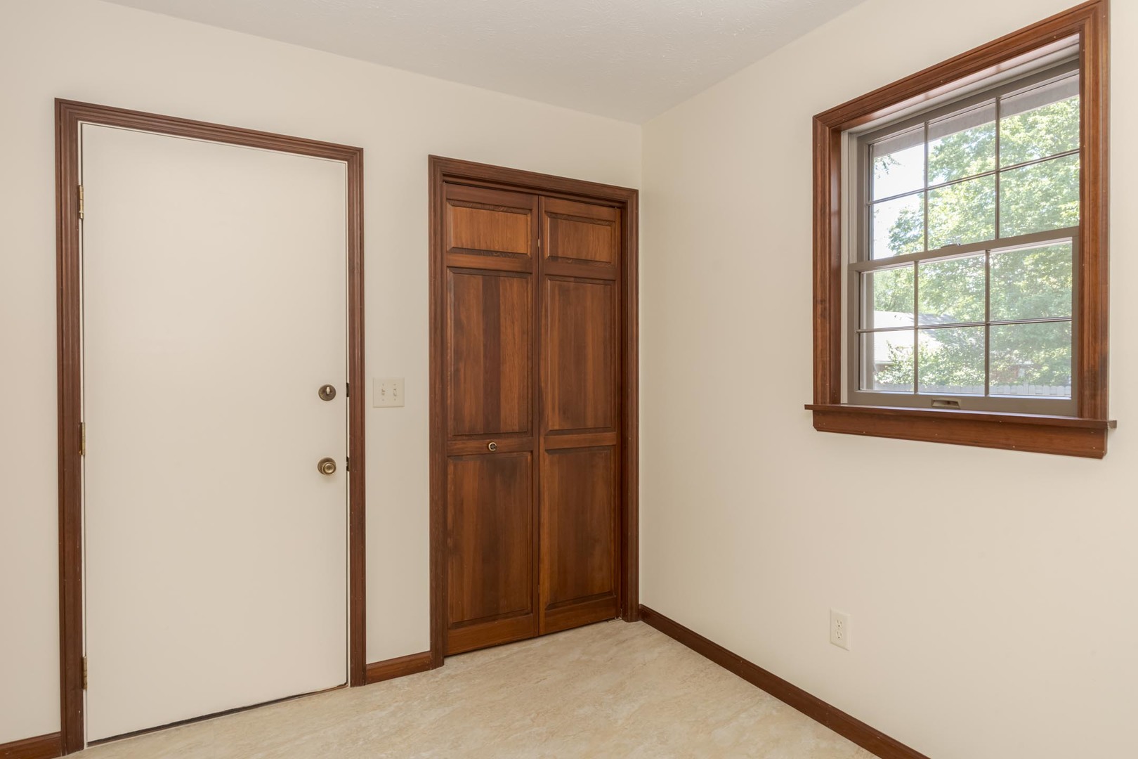 905 Rhymer Drive Normal, IL 61761 - Photo 19 of 47 an empty room with windows