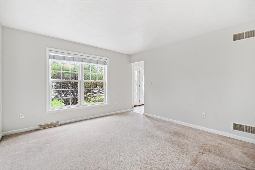 122 Walnut Circle Elizabeth, PA 15037 - Photo 17 of 50 an empty room with windows