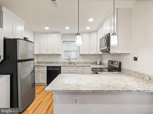 $2,450 | 5883 Blaine Drive, Alexandria, VA 22303