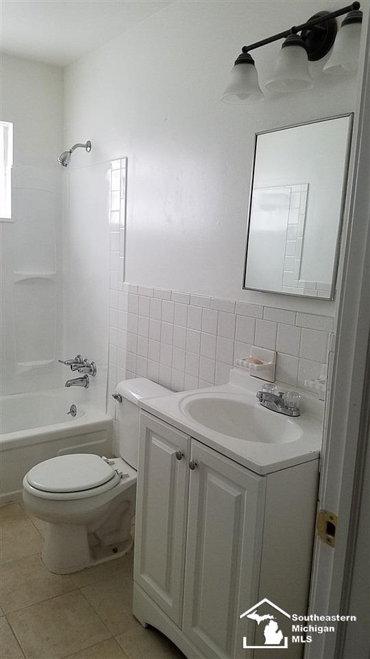 93 Abbott Street River Rouge, MI 48218 - Photo 14 of 29 31337946-14.JPG