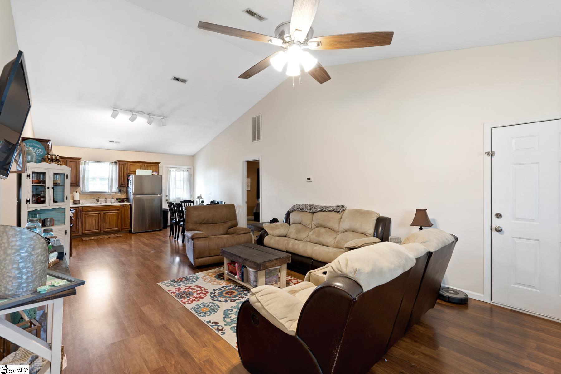 2 Dakota Road Greenville, SC 29617 - Photo 8 of 22 Gallery Image 8