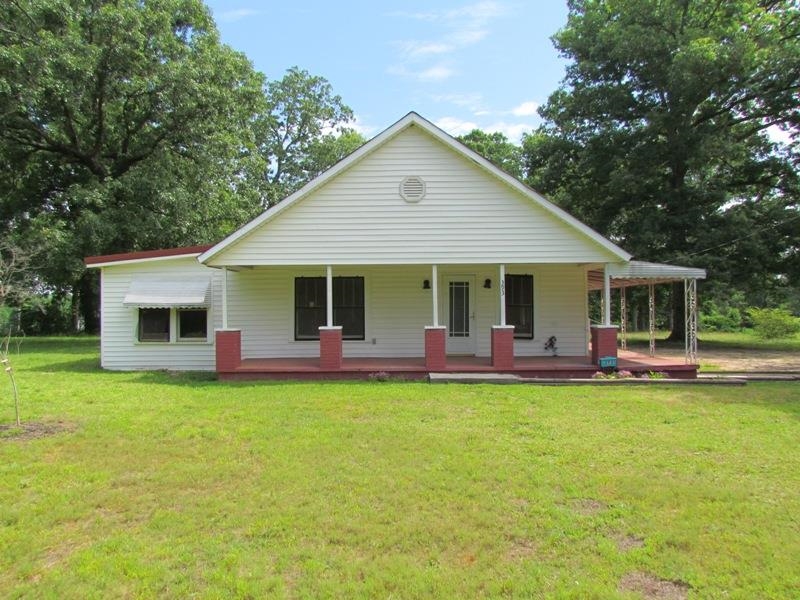 393 Woods Farm Road Chesnee, SC 29323 - Photo 1 of 13