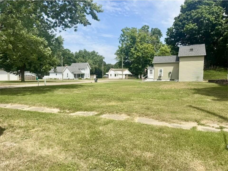 402 Spruce Street Vicksburg, MI 49097 - Photo 2 of 3 IMG_3435