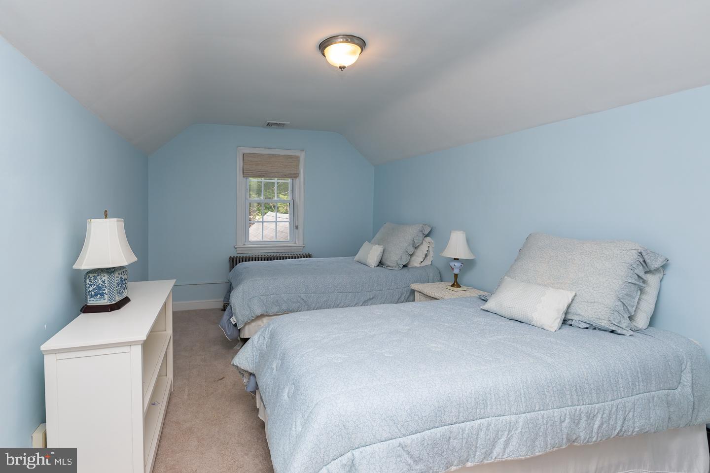 705 Clarendon Road Narberth, PA 19072 - Photo 31 of 34 3rd fl bedroom w/full bath