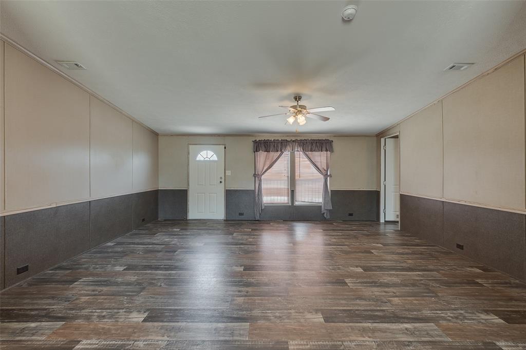 181 Sondra Lin Boulevard Decatur, TX 76234 - Photo 3 of 24 Gallery Image 3